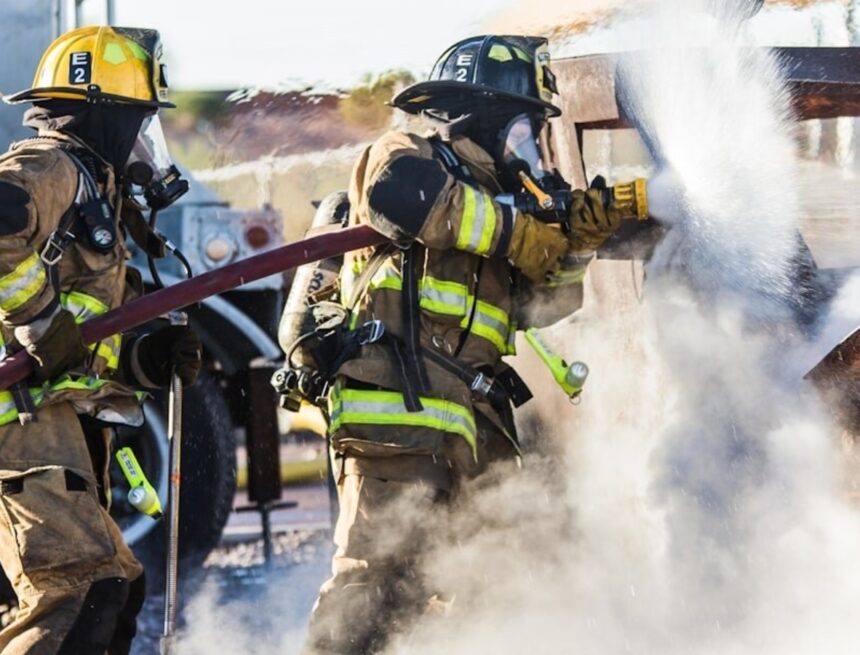 Massive Fire Breaks Out at Commercial Building in Vernon, Los Angeles County; Firefighters Battle Heavy Flames and Smoke