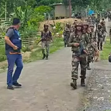 1866011-19manipur Fresh Violence in Manipur: CRPF Officer Injured in Gunfight as Houses Are Torched in Senapati