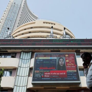 Sensex, Nifty Slip in Early Trade as Rising Crude Prices Weigh on Investor Sentiment