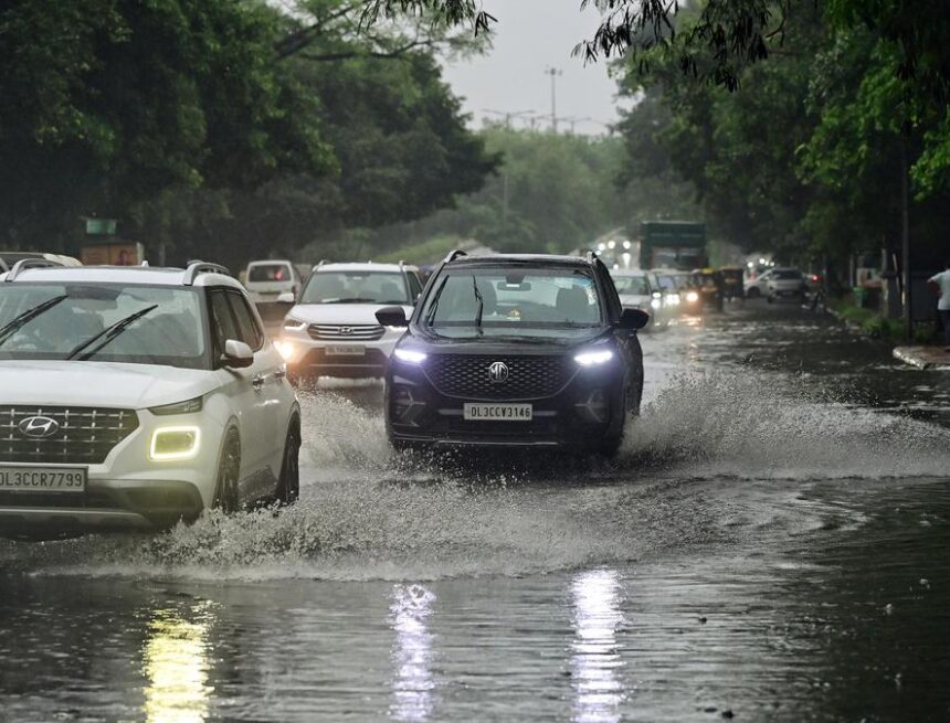 Heavy Rain Batters Delhi, Widespread Waterlogging Brings Traffic to a Crawl