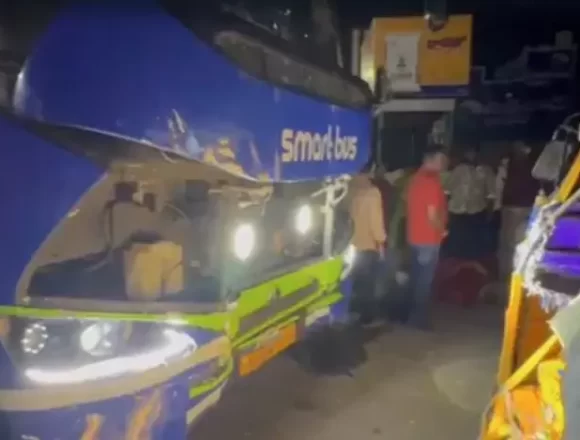 Seven Killed, Eight Injured as Private Bus Crashes Into Auto-Rickshaw in Andhra Pradesh’s Palnadu