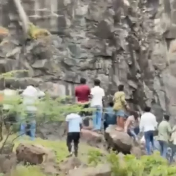 21cliff Mobile Phone Dispute Ends in Tragedy as Teen and Parents Die After Falls from Maharashtra Hilltop