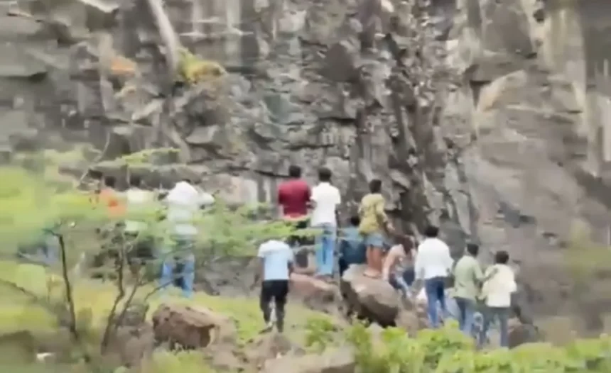 21cliff Mobile Phone Dispute Ends in Tragedy as Teen and Parents Die After Falls from Maharashtra Hilltop