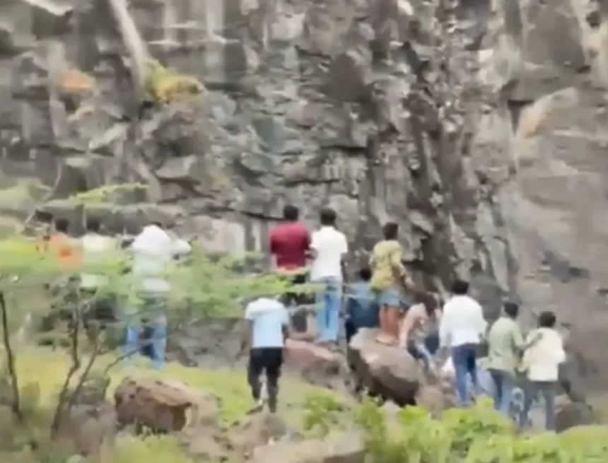 21cliff Mobile Phone Dispute Ends in Tragedy as Teen and Parents Die After Falls from Maharashtra Hilltop