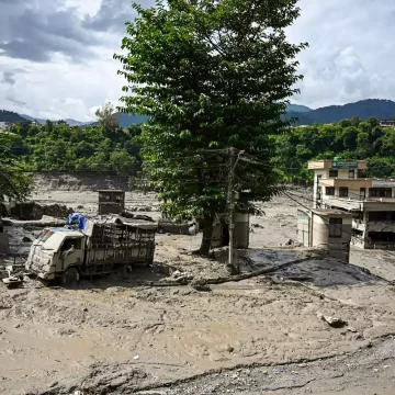 629820-nepal-floods-1 Mumbai Mountaineer Missing After Flash Floods Hit Nepal, Rescue Efforts Underway