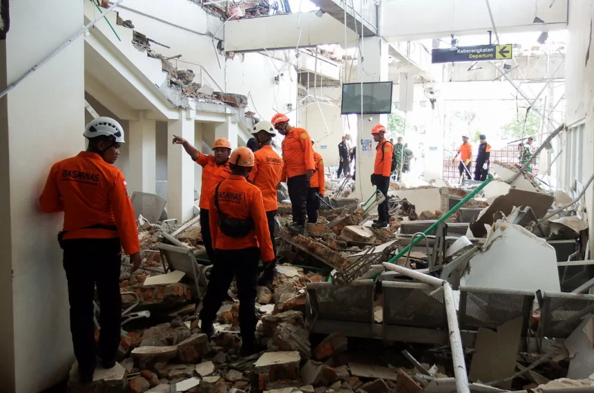 INDONESIA-QUAKE--27_1786780141571 Powerful 7.7-Magnitude Earthquake Hits Indonesia’s Flores, Killing 20 and Triggering Tsunami Alert
