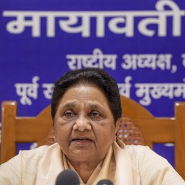 PTI08_11_2026_000081A Mayawati Demands Akhilesh Yadav Apologise to Jats Over Remarks on Jayant Chaudhary