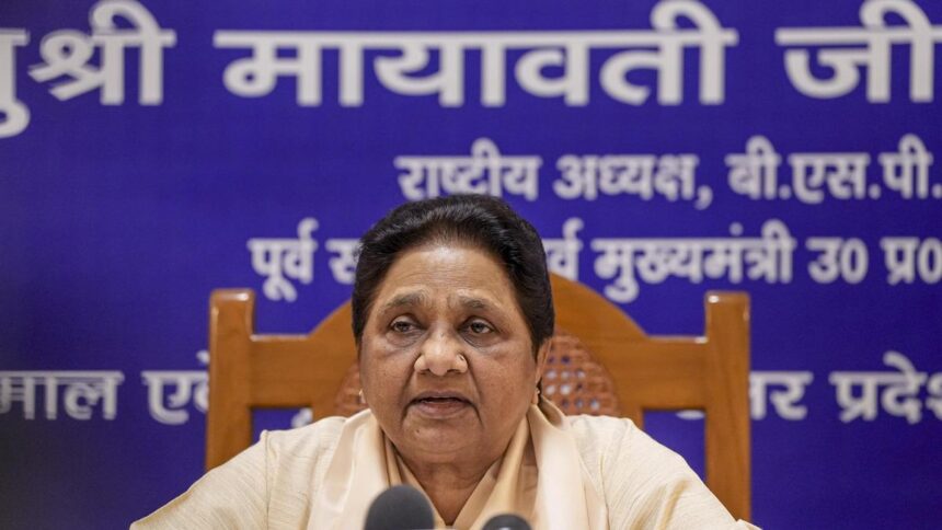 PTI08_11_2026_000081A Mayawati Demands Akhilesh Yadav Apologise to Jats Over Remarks on Jayant Chaudhary