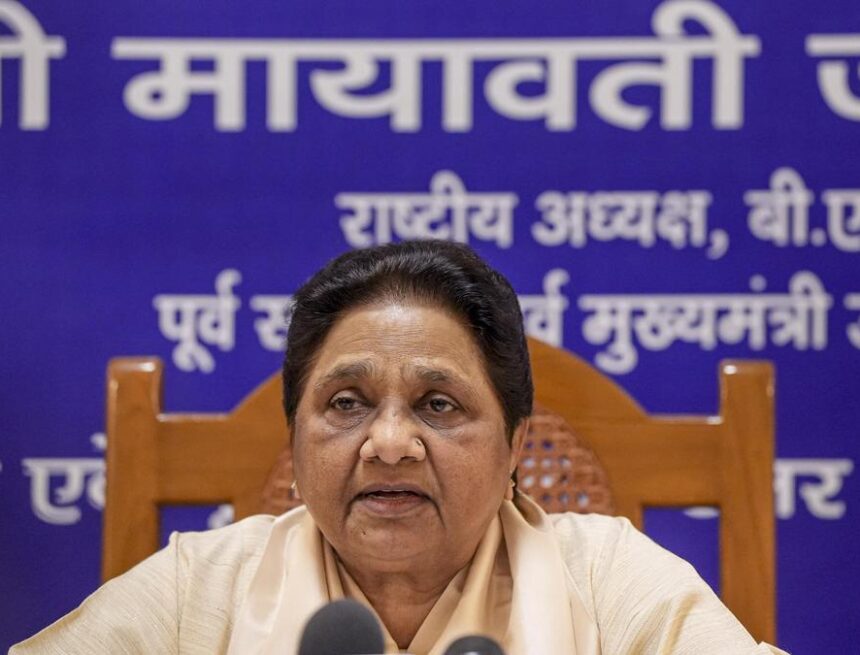 PTI08_11_2026_000081A Mayawati Demands Akhilesh Yadav Apologise to Jats Over Remarks on Jayant Chaudhary