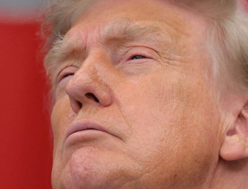 USA-TRUMP-VACCINES-23_1786410601707_1786410618391_0c5f9146-13f7-4d42-8edc-a65b800e027d_1786412774636_04060605-57ac-4043-8383-d940bea6440c Trump’s Oval Office Moment Sparks Sleep Debate as Democrats Raise Security Concerns