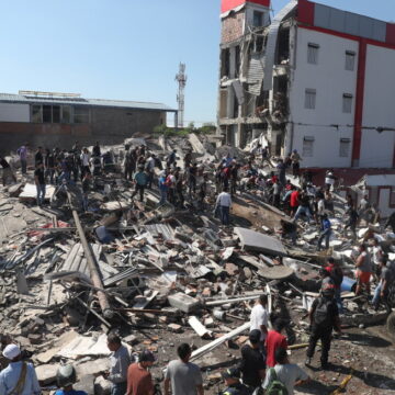 7.4-Magnitude Earthquake Devastates Colombia, Killing 111 and Leaving Buildings in Ruins