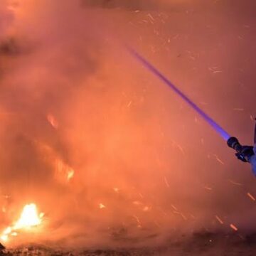 images (1) Massive Fire Breaks Out at Abandoned Centennial Mills Warehouse in Downtown Portland