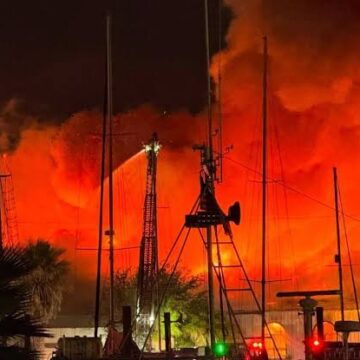 Massive Fire Breaks Out Near Galveston Wharf Road, Emergency Crews Battle Flames as Seafood Restaurant Clarifies Situation