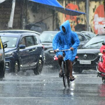 Mumbai Rain Alert: Showers Continue Across City, SpiceJet Warns of Possible Flight Disruptions