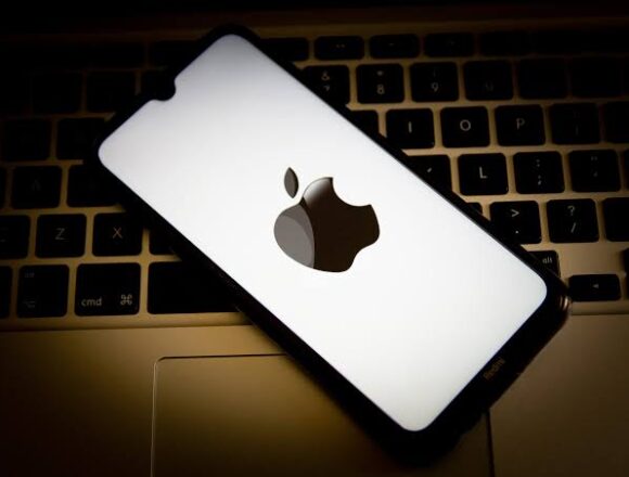 images (3) Apple Threat Alerts Reach Users in 110 Countries: Who Gets Them and What the Spyware Warning Means