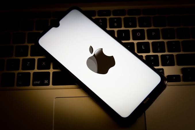 images (3) Apple Threat Alerts Reach Users in 110 Countries: Who Gets Them and What the Spyware Warning Means