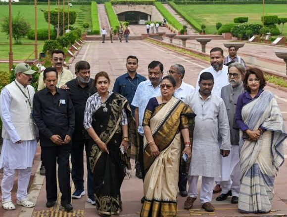 Lok Sabha Secretariat Issues Notices to 20 Rebel TMC MPs Over Disqualification Pleas