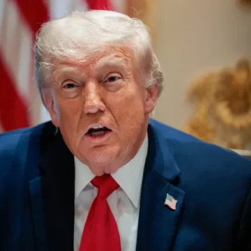reuters_6a171d49-1779899721 Trump Threatens Oman With Military Action Amid Escalating Strait of Hormuz Crisis