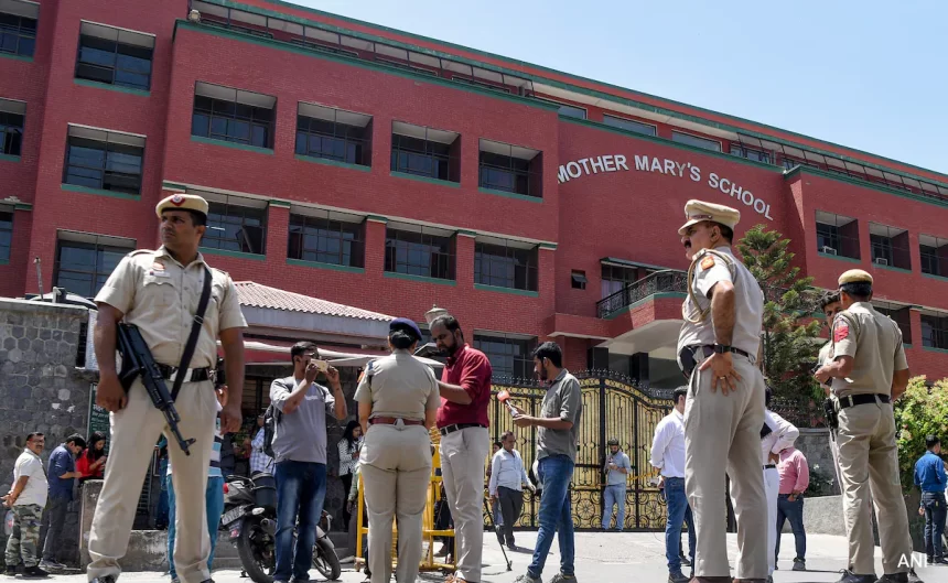 tlnv68v_delhi-school-bomb-hoax_625x300_01_May_24 Delhi Schools Receive Multiple Bomb Threat Alerts, Security Checks Find No Suspicious Objects