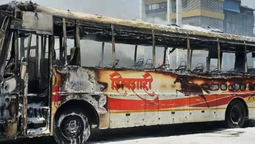 aa7wbv-1776936441722_d Bus Catches Fire on Mumbai-Pune Expressway, Driver Safely Evacuates 14 Passengers