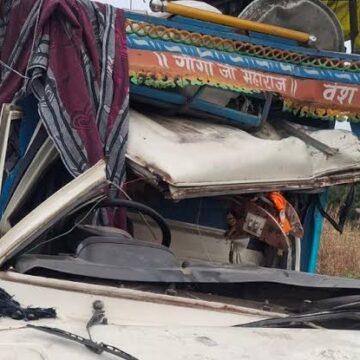 images (49) Six Pilgrims Killed, 14 Injured After Van Crashes Into Parked Truck on KMP Expressway in Palwal